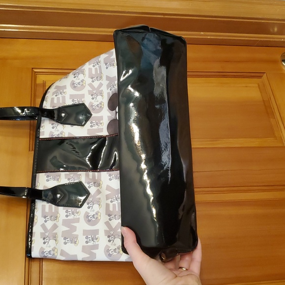 Disney x The Bradford Exchange Mickey Mouse Iconic Faux Leather Tote Bag - Picture 7 of 11